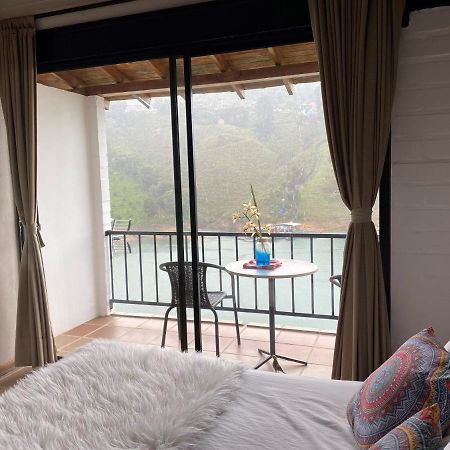 Ecolodge Bahia Del Penon Guatape Exterior photo
