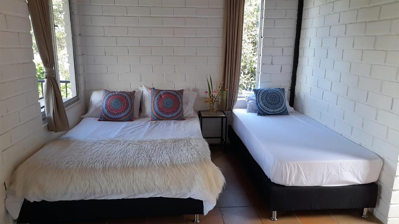 Ecolodge Bahia Del Penon Guatape Exterior photo