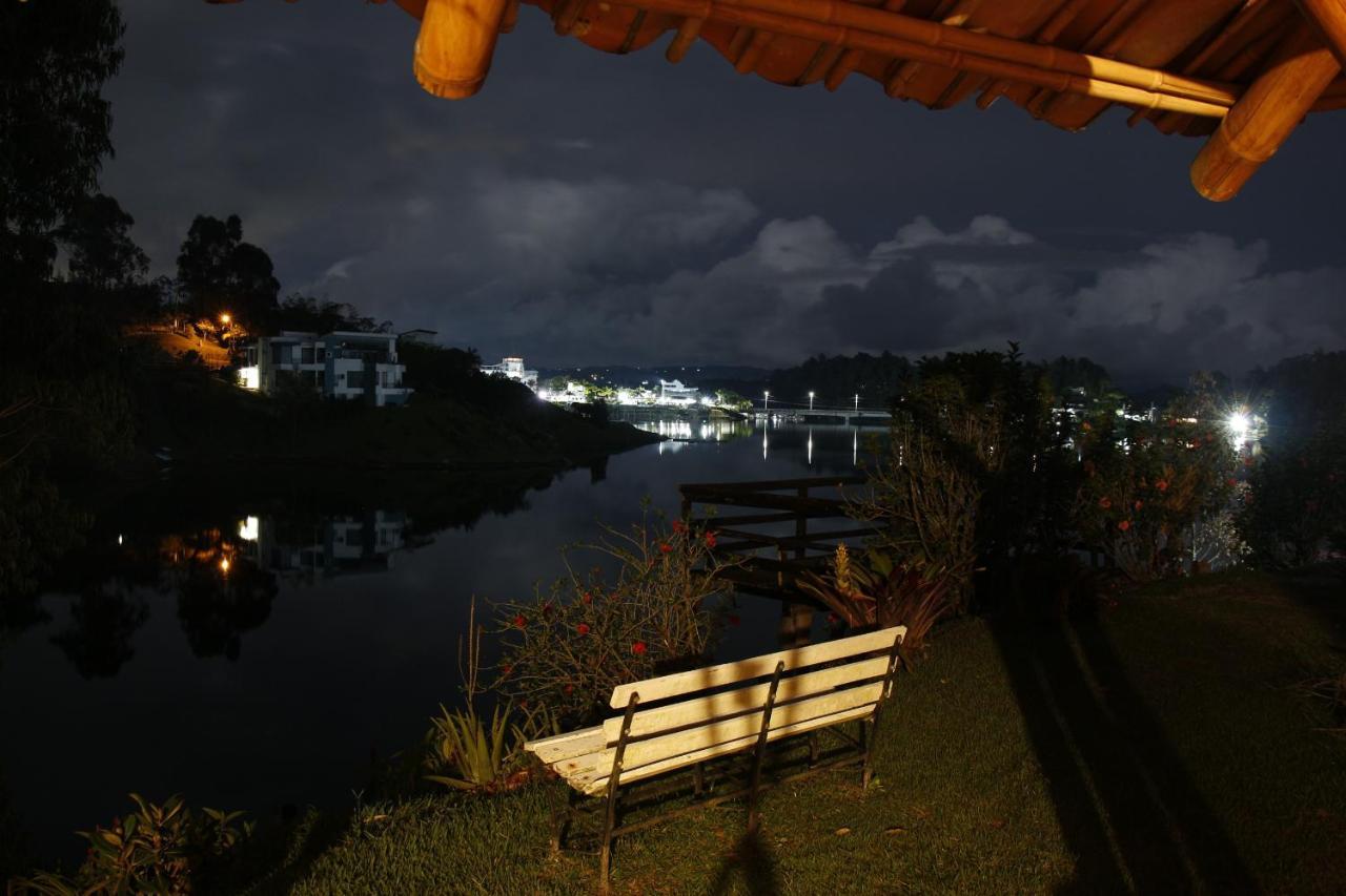 Ecolodge Bahia Del Penon Guatape Exterior photo