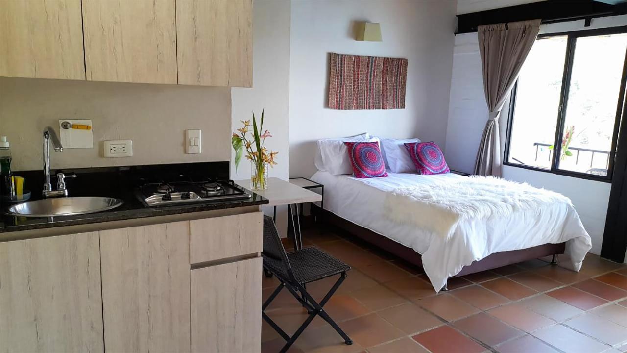Ecolodge Bahia Del Penon Guatape Exterior photo