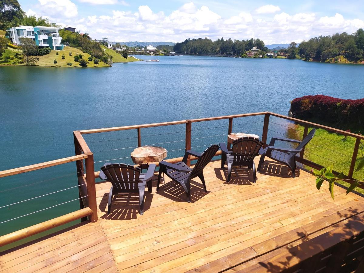 Ecolodge Bahia Del Penon Guatape Exterior photo