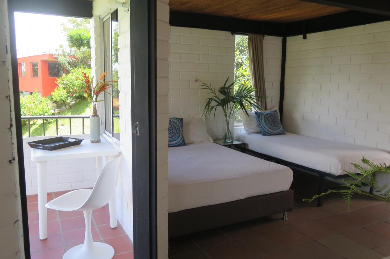 Ecolodge Bahia Del Penon Guatape Exterior photo