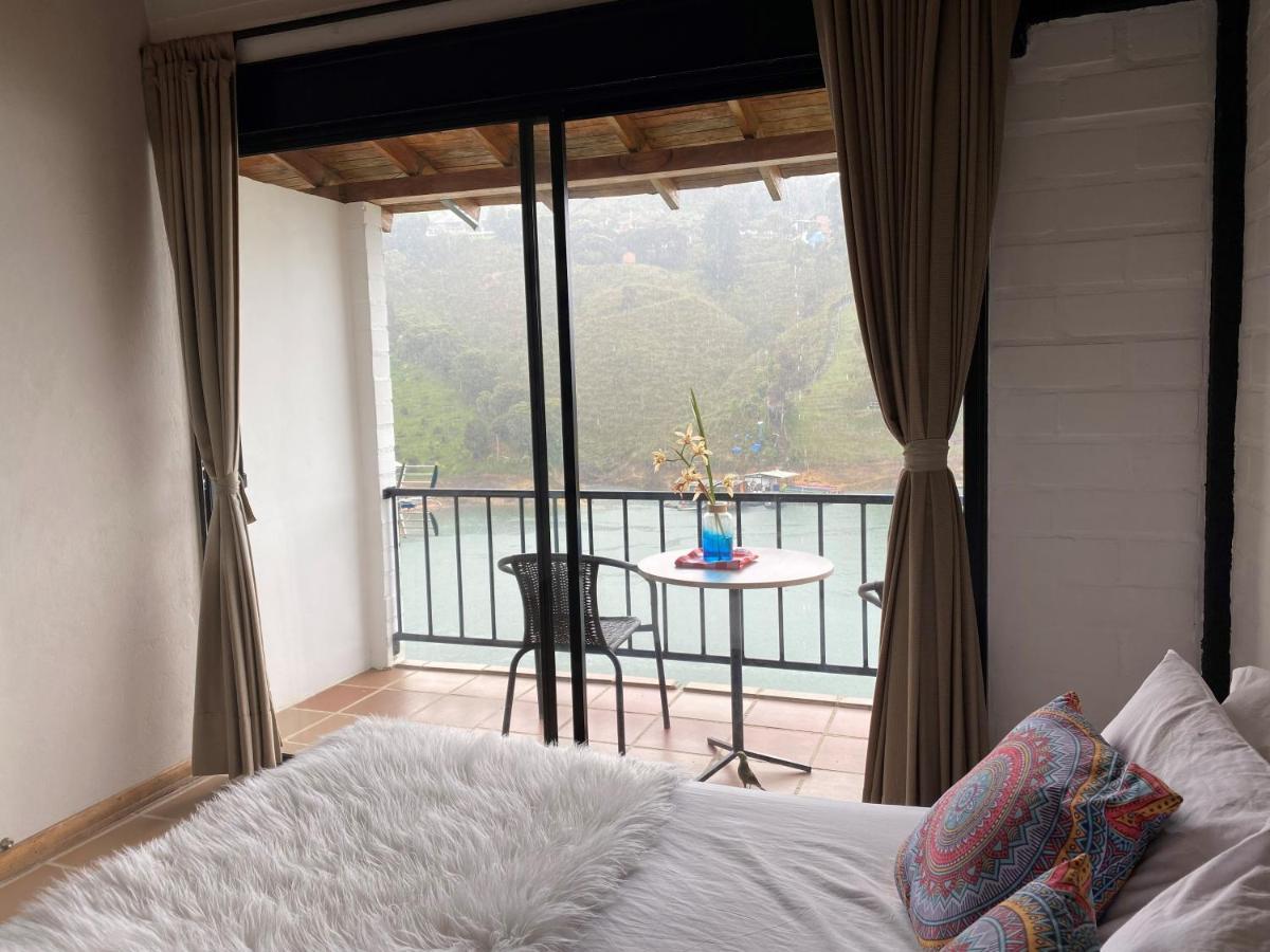 Ecolodge Bahia Del Penon Guatape Exterior photo