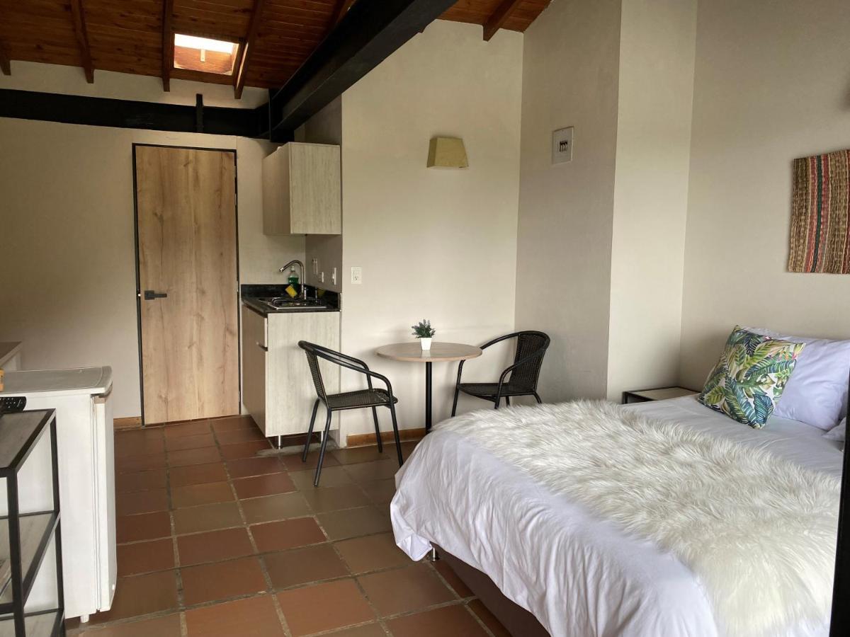 Ecolodge Bahia Del Penon Guatape Exterior photo