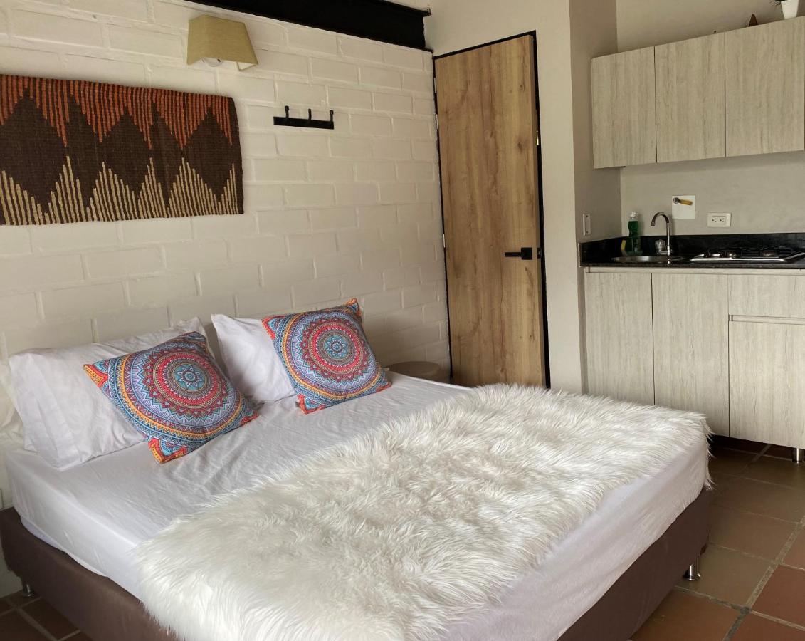 Ecolodge Bahia Del Penon Guatape Exterior photo