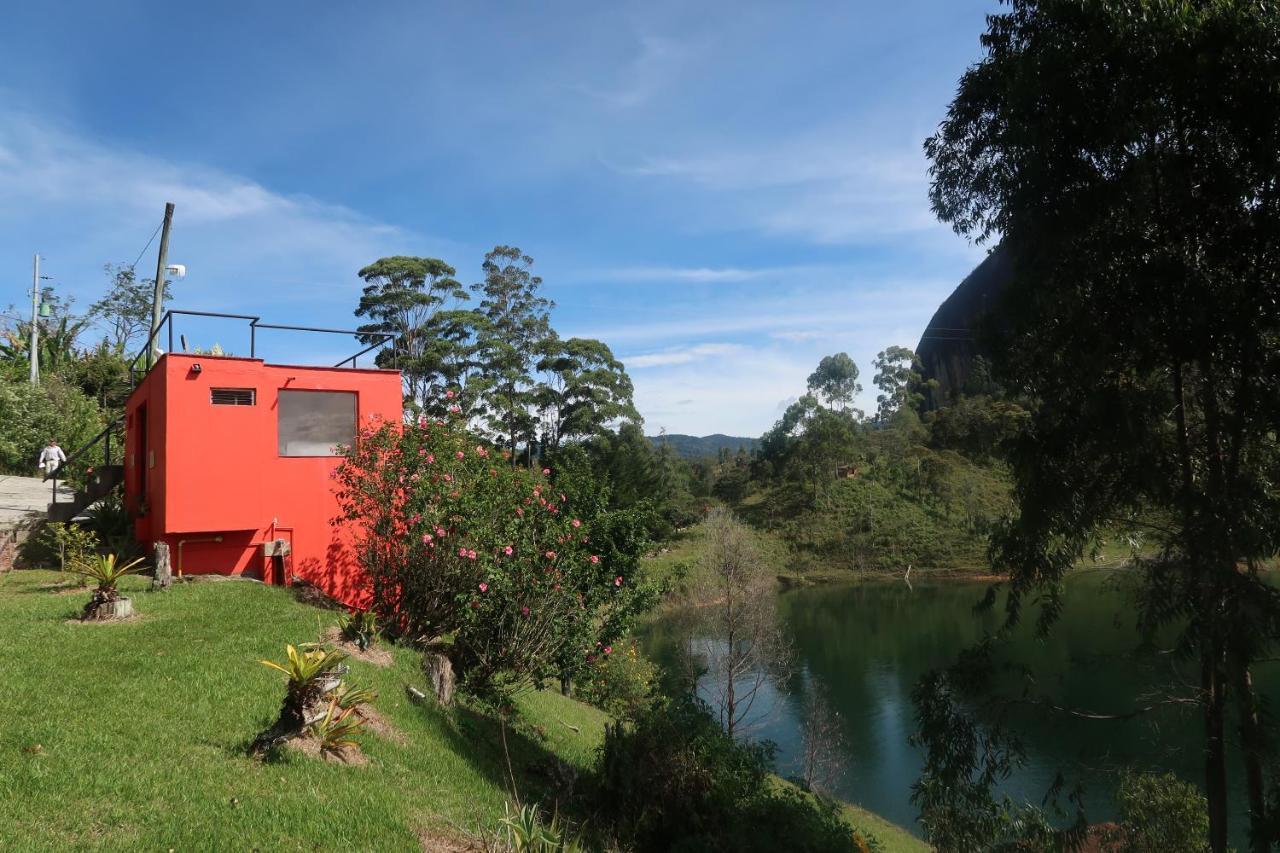 Ecolodge Bahia Del Penon Guatape Exterior photo