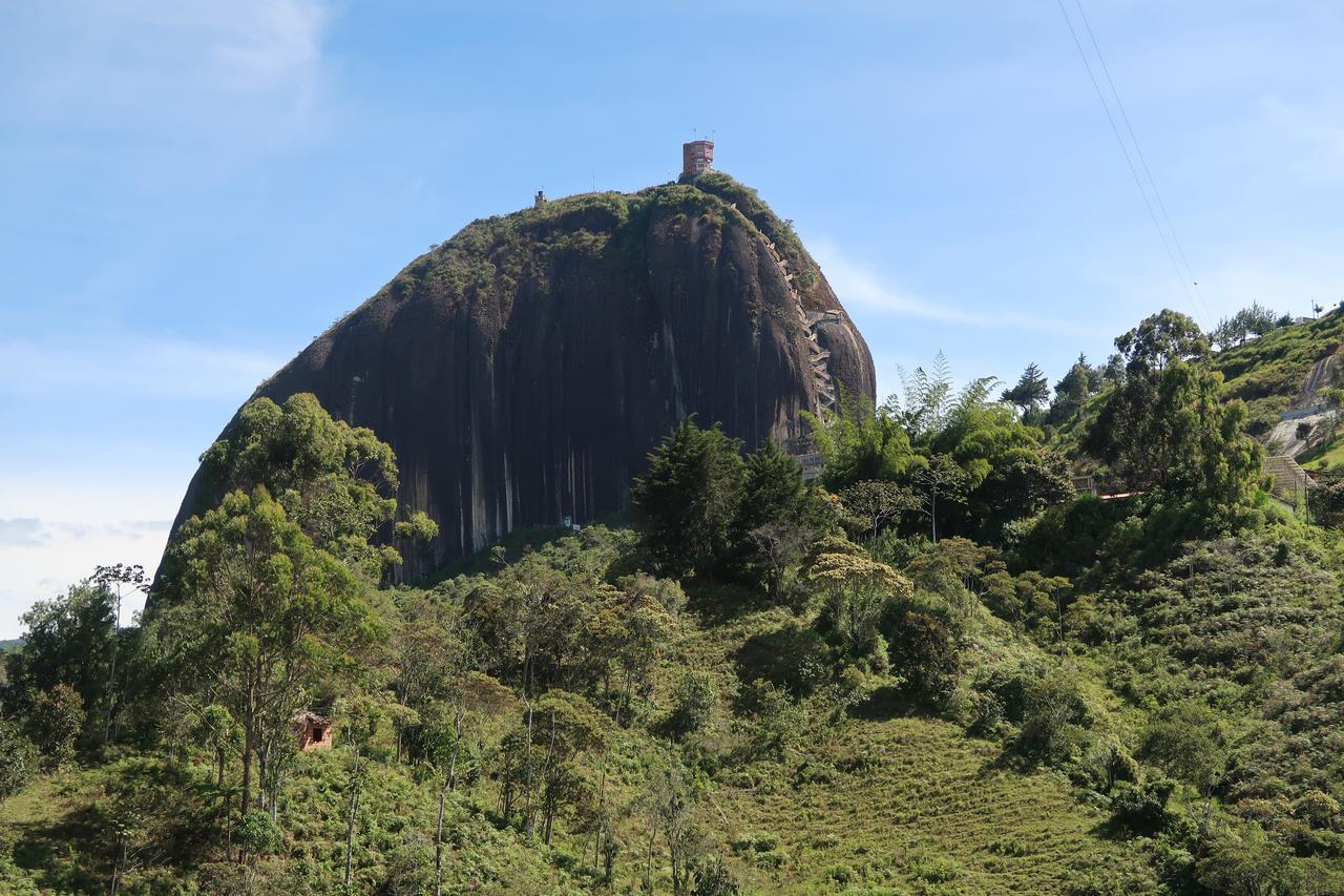 Ecolodge Bahia Del Penon Guatape Exterior photo