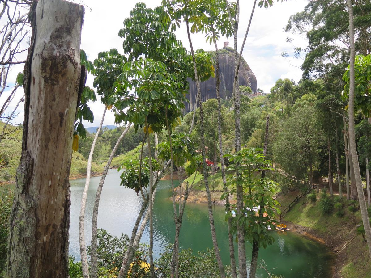 Ecolodge Bahia Del Penon Guatape Exterior photo