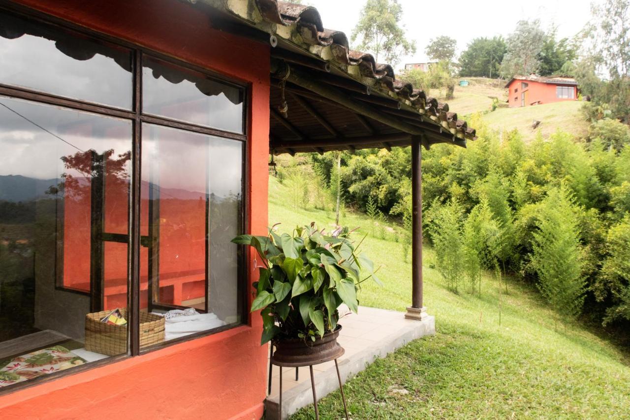 Ecolodge Bahia Del Penon Guatape Exterior photo